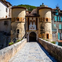 Sur le chemin de ronde à Entrevaux