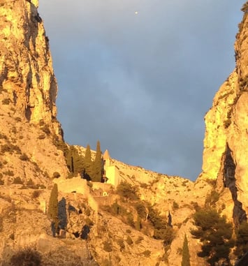 Visite guidée de Moustiers et de la chapelle Notre Dame de Beauvoir